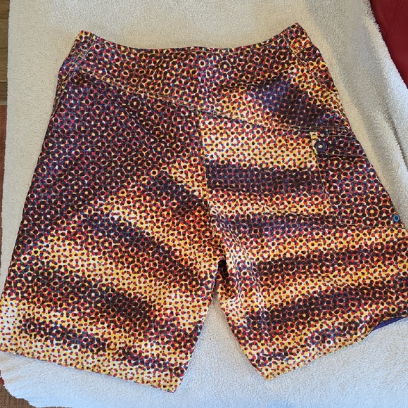 DC Colorful Polka Dot Patterned Apparel - Picture 5 of 9